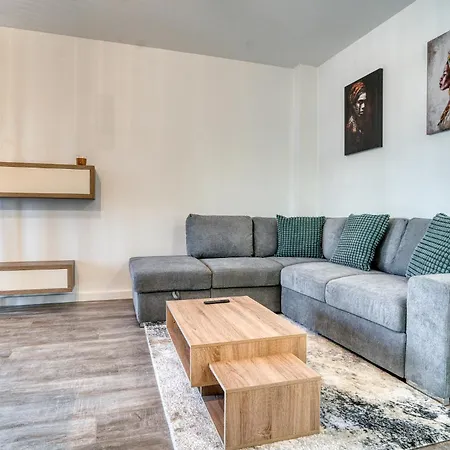 Apartment Modern 1br Parcului Hideaway