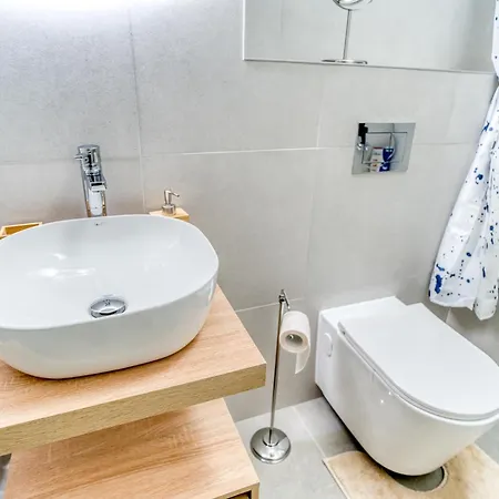 Modern 1br Parcului Hideaway Apartment Bucharest