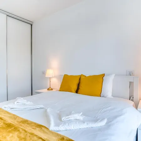 Modern 1br Parcului Hideaway Apartment Bucharest